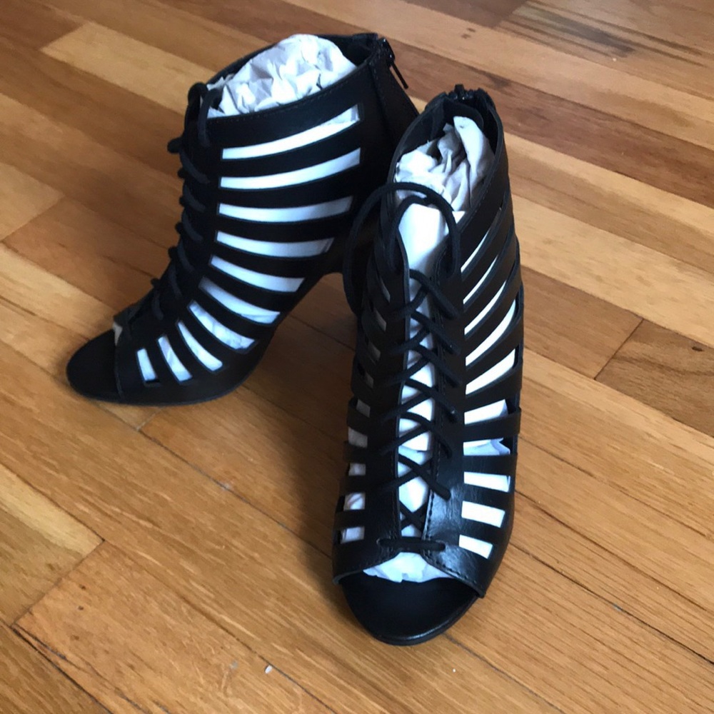 Black heels - Picture 2 of 3